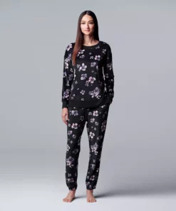 Petite Simply Vera Vera Wang Velour Pajama Top and Banded Bottom Pajama Pants Sleep Set 9 Petite Simply Vera Vera Wang Velour Pajama Top and Banded Bottom Pajama Pants Sleep Set -Simply Vera Vera Wang Shop 5005145 Black Floral